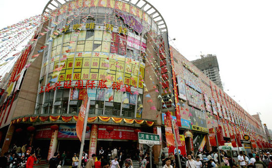 grande-surface-shopping-Qipu-Road-Shanghai