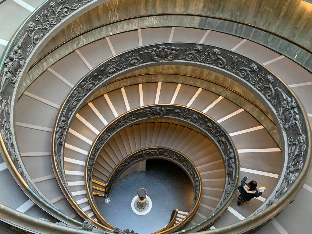 visiter-musee-vatican-escalier