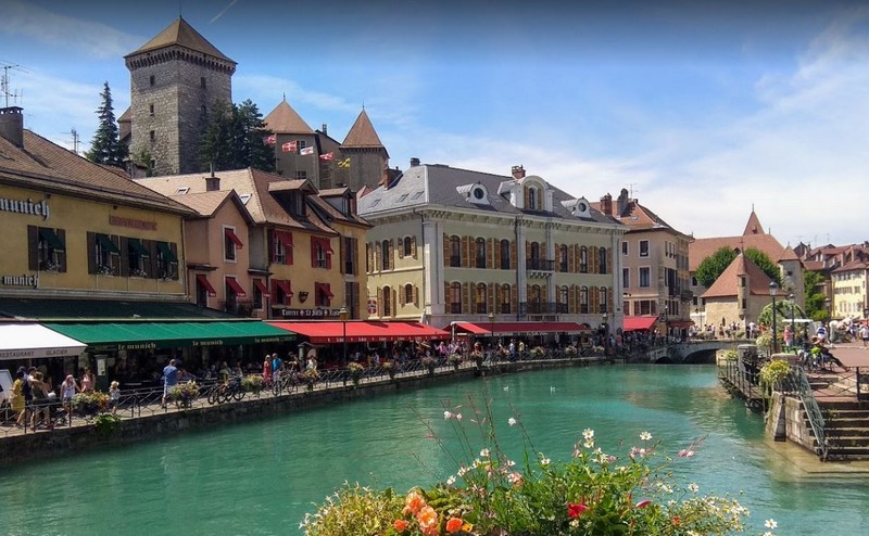 visiter-annecy-canal-Thiou