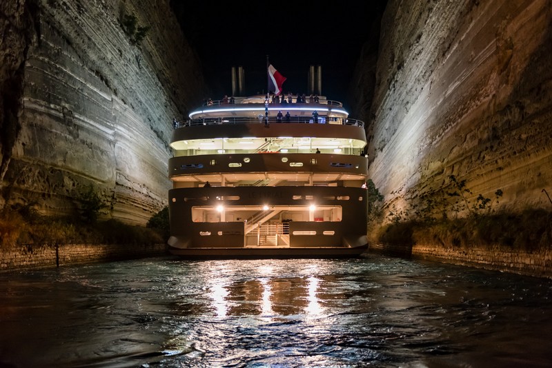 Canal-de-Corinthe-bateau