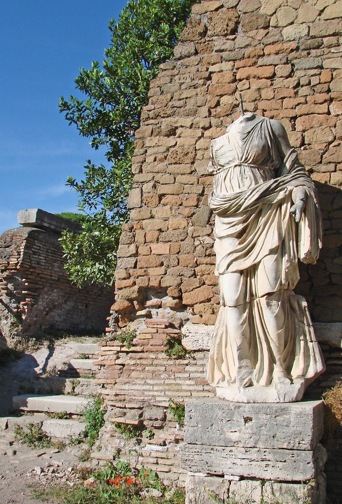 temple-rome-auguste-ostia-antica-rome