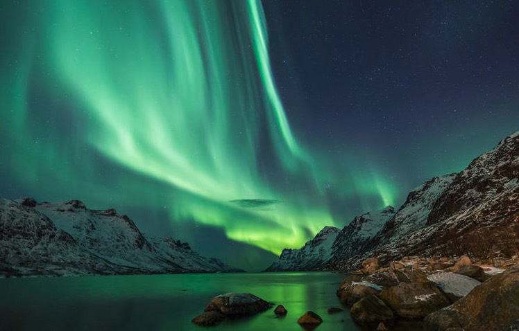 fjord-aurores-boreales-norvege